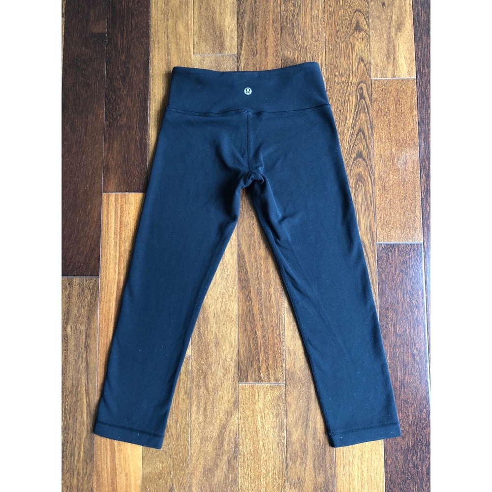 Black Lululemon Crop Size 2